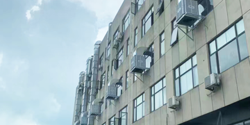 工廠車間悶熱安裝星科環(huán)保空調(diào)能快速通風(fēng)降溫