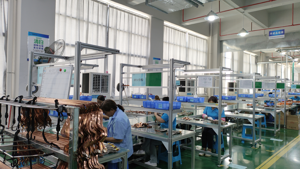 配件廠房車間制冷降溫用蒸發冷省電空調-立式軸流柜機案例.png 配件廠房車間制冷降溫用蒸發冷省電空調-立式軸流柜機案例.png