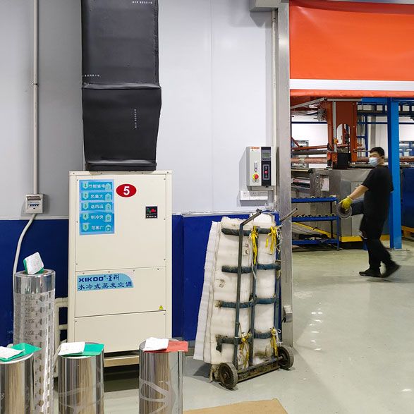 工業(yè)廠房車(chē)間降溫安裝工業(yè)省電空調(diào)立式管道機(jī).jpg 工業(yè)廠房車(chē)間降溫安裝工業(yè)省電空調(diào)立式管道機(jī).jpg